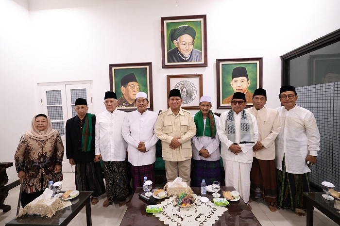 Calon presiden (capres) Koalisi Indonesia Maju Prabowo Subianto saat berkunjung ke pondok pesantren Tebuireng di Jombang. (Dok. Tim Media Prabowo Subianto)
