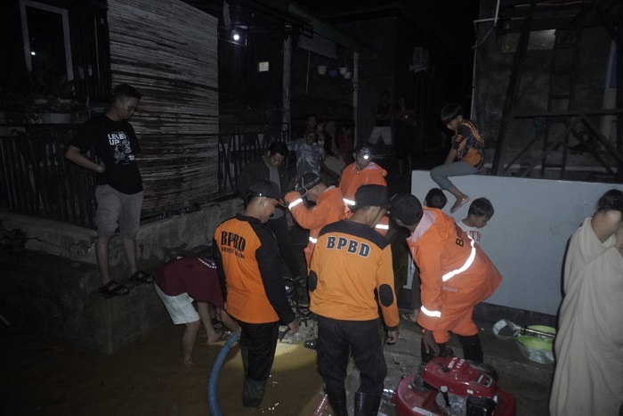 Penanganan banjir yg dilakukan tim Gabungan, di kabupaten Kolaka, Sulawesi Tenggara. (Dok. BPBD Kabupaten Kolaka)