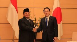 Presiden terpilih Prabowo Subianto menerima ucapan selamat secara langsung dari Perdana Menteri Jepang Fumio Kishida.(Dok. Tim Media Prabowo)