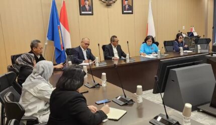 Foto : Pejabat KBRI Tokyo menyampaikan dukungan penuh untuk kerja sama antara Indonesia dan Jepang dalam hal sertifikasi kompetensi tenaga kerja, disaksikan oleh perwakilan BNSP dan Kemnaker, Jepang (9/7/24)